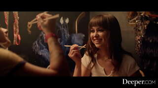 Hlouběji. Sexy babes vychutnat lesbické kurva