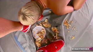 Sevimli kız erkek arkadaşıyla vakit geçirdi