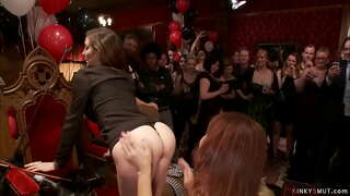 وهما كبير الثدي جبهة مورو الإسلامية للتحرير العبيد سيمون Sonay و سيرين de Mer في العام Bday حزب عشيقة الأميرة دونا Dolore على رقاب خبطت