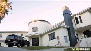 Kurva, priateľ, zatiaľ čo mama prechádzky? Pekné!