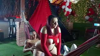 Ma meilleure amie a une maman très chaude, elle m&#039;a proposé de baiser dans un motel et m&#039;a donné un téléphone portable