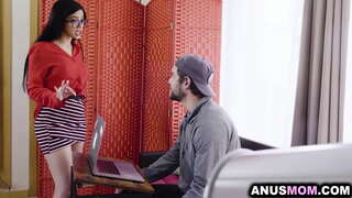 Etonan MILF Julia de Lucia renmen yon gwo KÒK chante nan manman BOURIK l