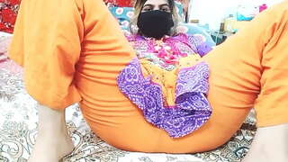 Bhabhi الشرج المقربة اللعب مع دسار