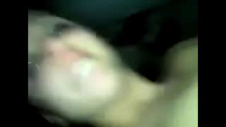 L-għoti tagħha annimal mbagħad Fil-Gala