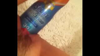 ���े साथ suncream बोतल