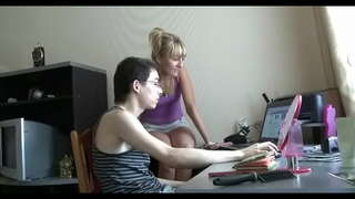 E, a continuación, compañeiro leva o seu botón