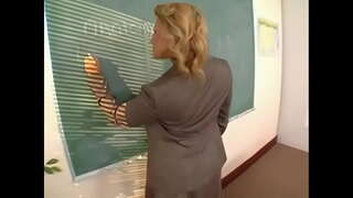 مفلس معلم يعبث بي بي سي طالب