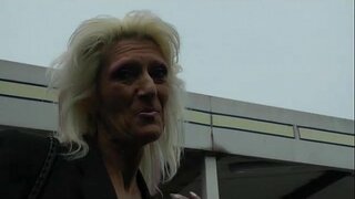 ���രു മുത്തശ്ശി shows off