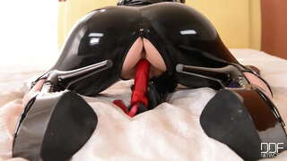 Lucy pai tona vibrator