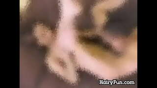 ���ೂದಲಿನ ಚಿಕ್ಕ ಹುಡುಗಿ ಎಂದು ನಾಲಿಗೆಯಿಂದ ಮತ್ತು ನಾಶವಾಗಿದ್ದನು