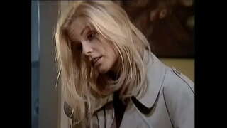 Gina Selvaġġi tal-milied-bniedem tagħha waqt li fuq it-telefon imbagħad għamel hu dick qabel ma hi l-weraq