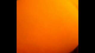 ���ඟුලේ අතර ඇගේ දෙමාපියන් අනෙක් කාමරය