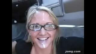 Earraigh Thomas Messy Facial Ag Caitheamh Spéaclaí