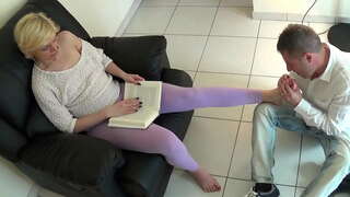 Leccami පාද හා peeing කටේ