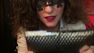 Do You Want To Have My Panties? Te le mando, Porcone. ఇంటి యజమానురాలు Hotwife వీనస్.