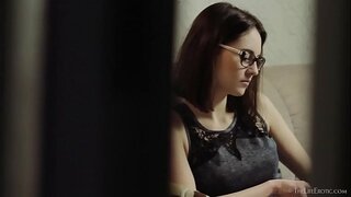 Tina M gián điệp trên Sade Mare