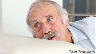 میٹھی نوجوان آخر مشکل