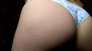 فرحة cd نشطة في ملابسها الداخلية