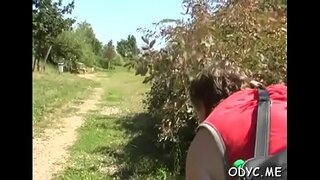 יונג לעגאַל עלטער טיניידזשער האט וואַכימאַנט געשלעכט