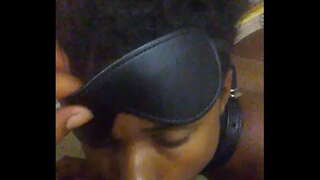 Ébano adolescente en la esclavitud de succión bf polla