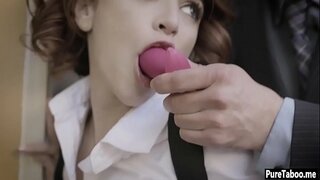 الرجل مجنون الشرج راض فتاة صغيرة