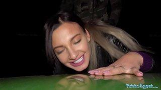 Ņ�共剂曲线玲珑的性爱辣妹在室外晚上他妈的吹箫