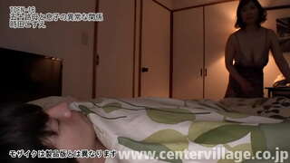 Кодзуэ, 51 годину, која је изгубила мужа због болести пре 10 година и од тада живи са својим сином.Син 23 године, која се само овог пролећа добио посао на посао, колико пута то понови из дана у дан са мојим мужем, када сам била млада ....