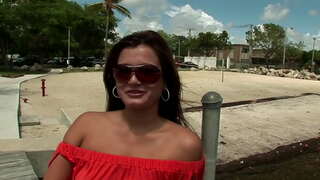 ���ंदा पत्नी मुर्गा प्यार करता है