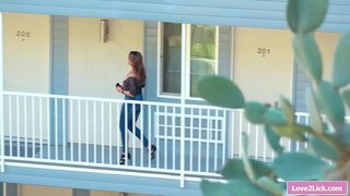 زوجة الأكل لها مثلية في سن المراهقة بنات شعر كسها