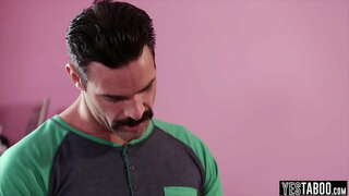 Letní Den v prdeli její nevlastní otec