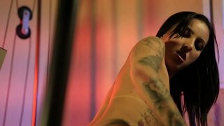 Catra ວ່ານາງຄູຝຶກເພື່ອເຮັດໃຫ້ອອກກໍາລັງກາຍພຽງເລັກນ້ອຍອຸ່ນ