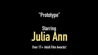 Médico Pau Otários Julia Ann &amp;amp; Jessica Jaymes coisas suas smarty pants boca com a piroca dura, a ordenha-lo em sua boca quente para obter a sua saborosa porra! Full Video &amp;amp; Julia Live @ JuliaAnnLive.com!