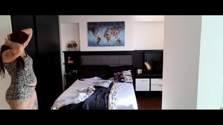 زوجتي عندما أذهب إلى العمل