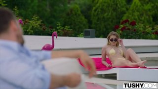 TUSHY Sexy Eyla havas unua anal sperto kun sukero daddy