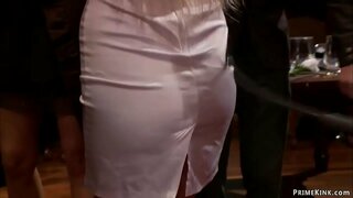 شقراء عشيقة ريلي لي يجلب الساخنة كبير الثدي شقراء الرقيق ريلي ايفانز في الحزب العام و يجعلها عازمة على طاولة هزلي لطيف مارس الجنس