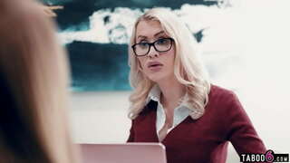 Docente hijastras a tin algun problema di e trabou ku su hefe MILK