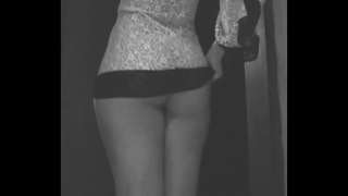 Naimisissa vaimo osoittaa pois b. nukke, hänen miehensä aisankannattaja