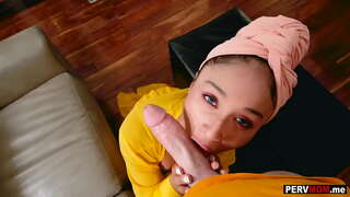 Mano keistai stepmom Cali Lee deepthroats mano big dick po overhearing mane ant telefono