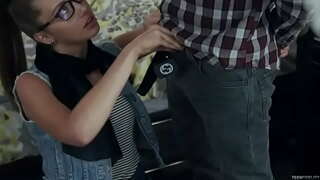 ���ిప్స్టర్ యువ ఆత్మవిశ్వాసం sucks మరియు fucks