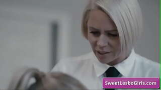 וואַך שטיפעריש בלאָנדע לעסבאָס ענדזשויינג טיף טאָכעס און לאָך פֿאַר לאַנג בלייַביק קלימאַקס אין די אָפיס