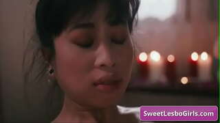 Hodinky busty asijské lesbička nechají svést svého klienta po smyslné masáže